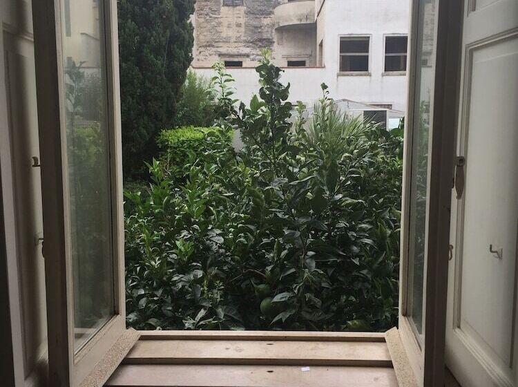 Bed & Breakfast Opera