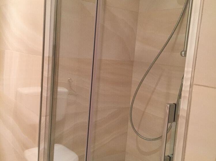 Bed & Breakfast Opera