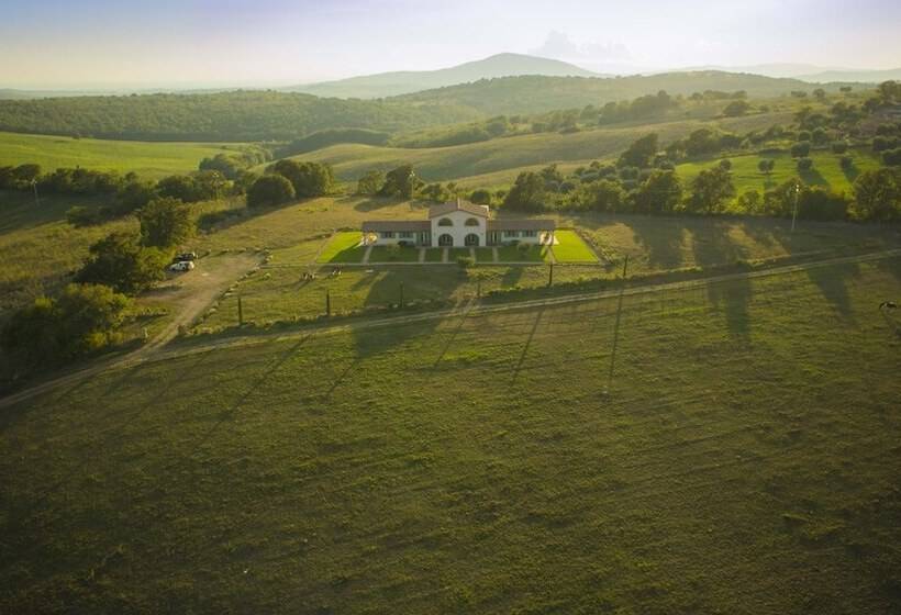 مسافرخانه Pietriccio Rosso