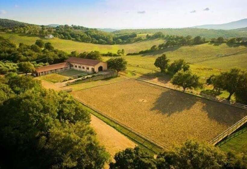 مسافرخانه Pietriccio Rosso