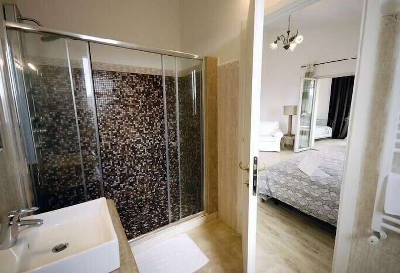 مسافرخانه Pietriccio Rosso