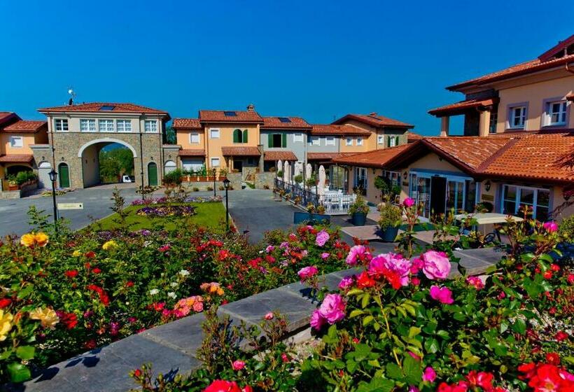 פונדק Villa Carolina Resort