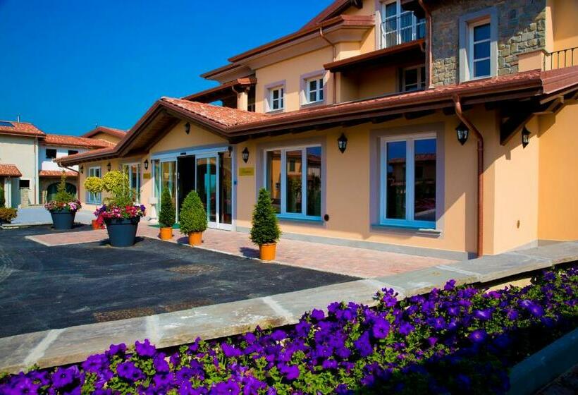 여관 Villa Carolina Resort