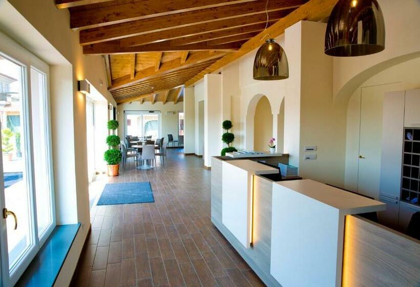 여관 Villa Carolina Resort