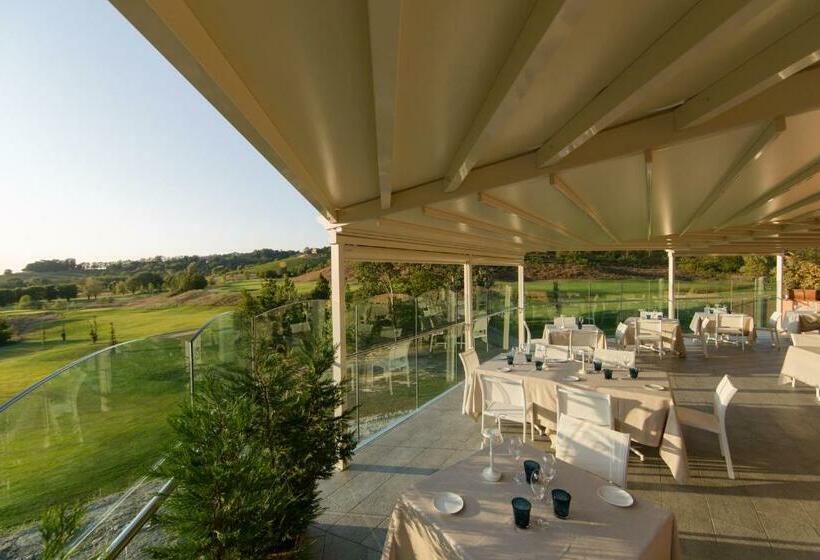 פונדק Villa Carolina Resort