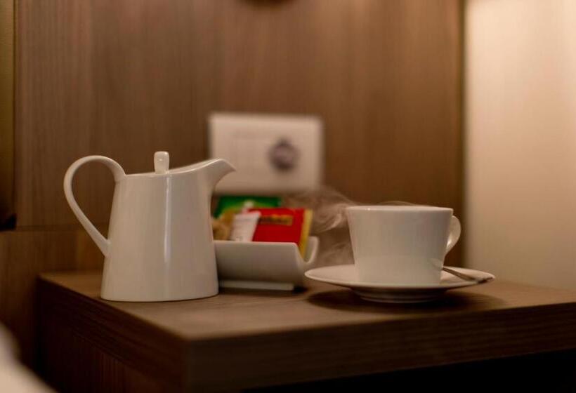 פונדק Villa Carolina Resort