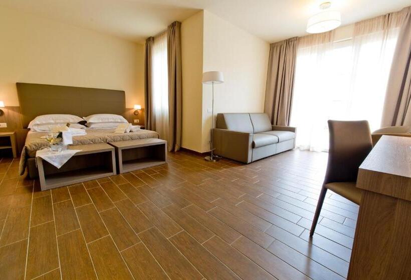 פונדק Villa Carolina Resort