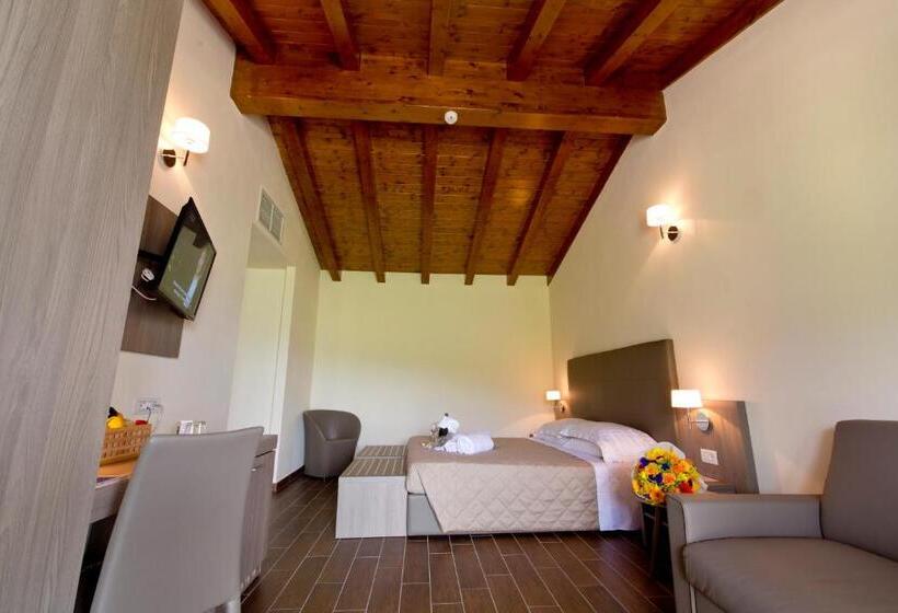 פונדק Villa Carolina Resort