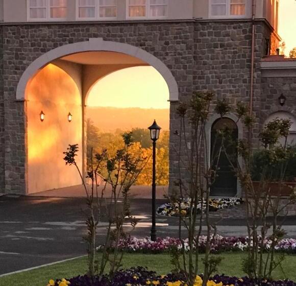 פונדק Villa Carolina Resort