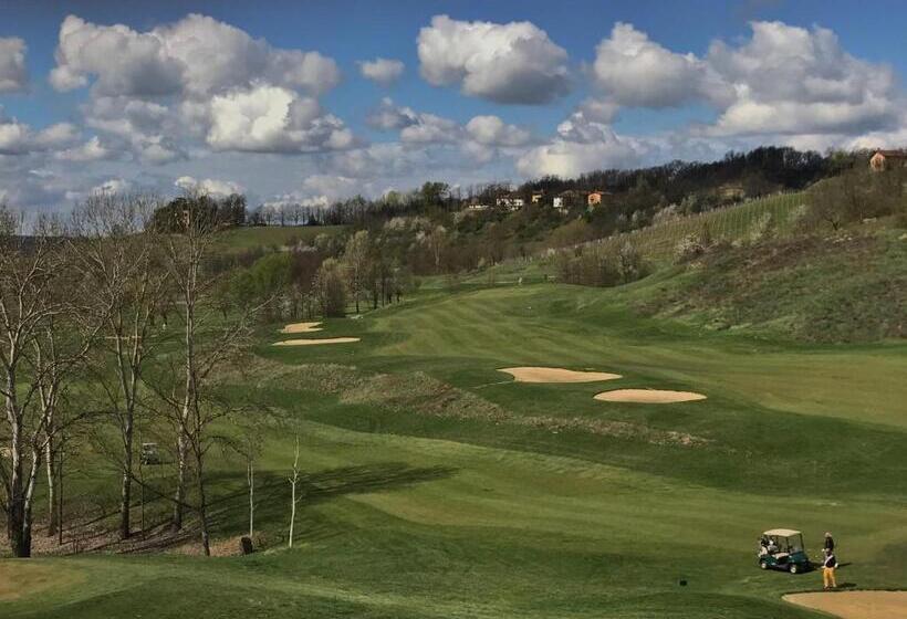 פונדק Villa Carolina Resort