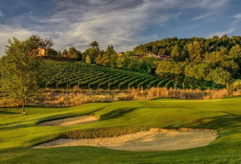 פונדק Villa Carolina Resort