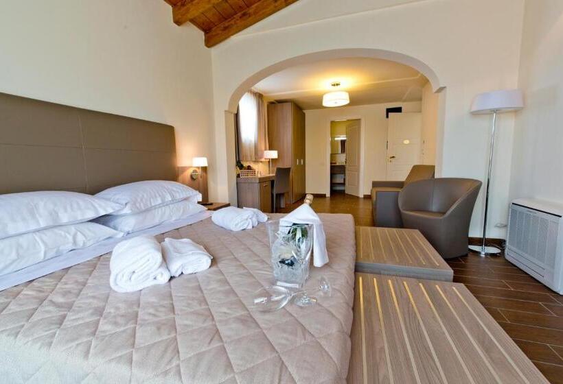 פונדק Villa Carolina Resort