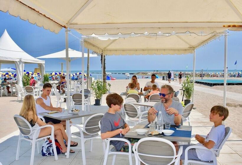 호텔 Isamar Holiday Village