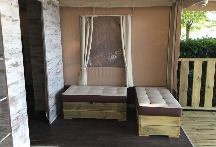 호텔 Parco Del Lago Glamping & Lodges