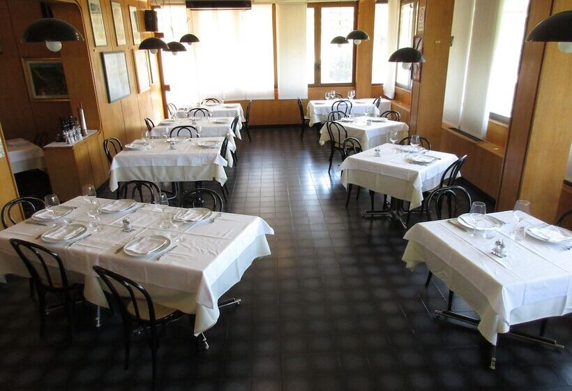 هتل Ristorante Tre Galletti