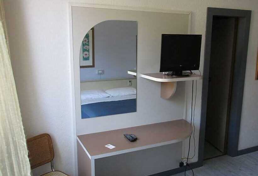 ホテル Ristorante Tre Galletti