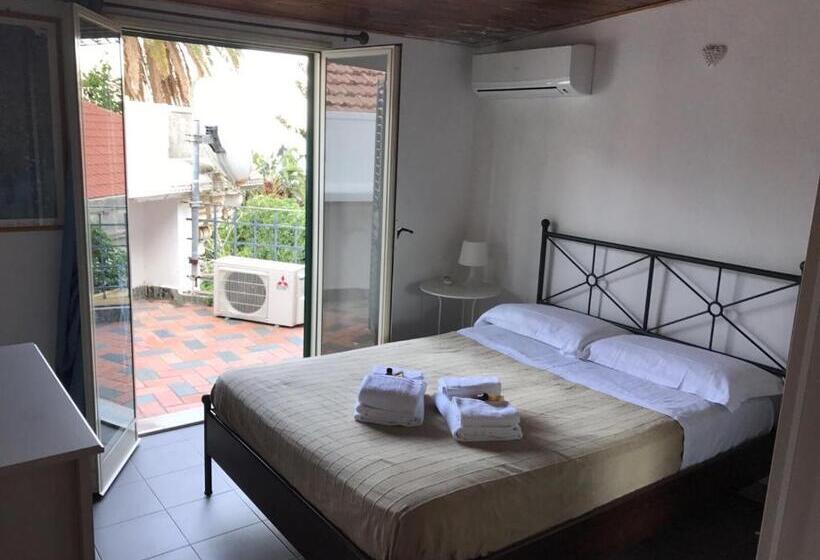 مبيت وإفطار Town House Messina Paradiso