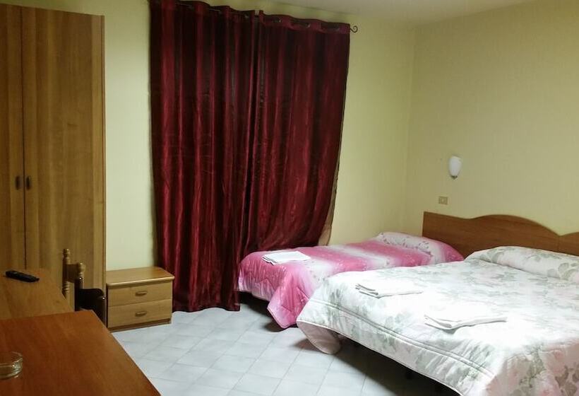 בית מלון כפרי Albergo Il Chiostro