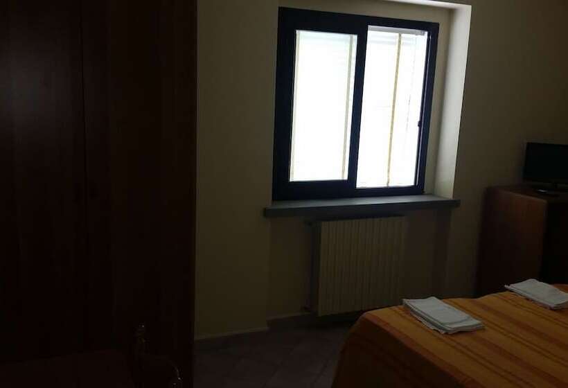 בית מלון כפרי Albergo Il Chiostro