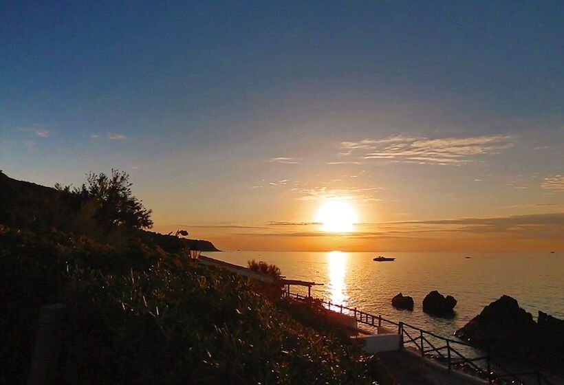 Отель Baia Paraelios Resort