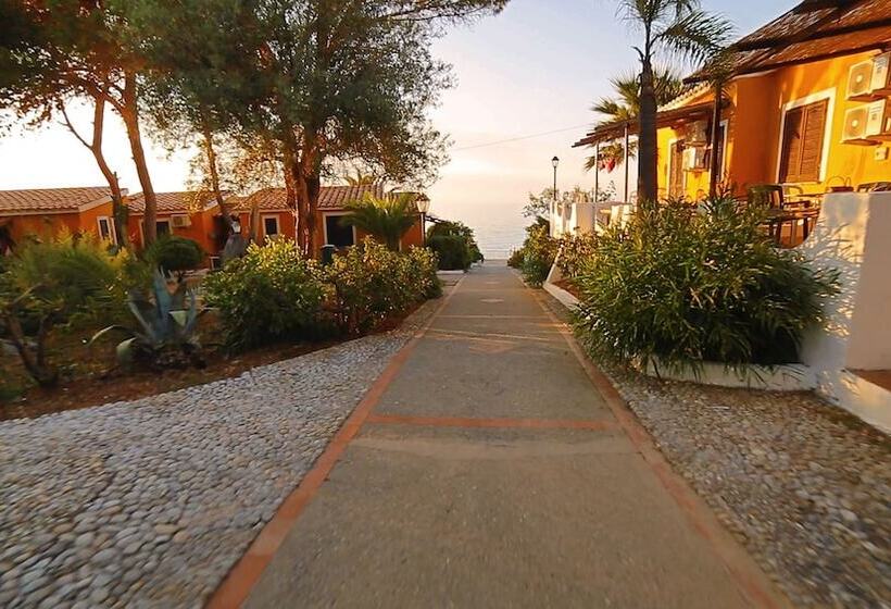 Отель Baia Paraelios Resort