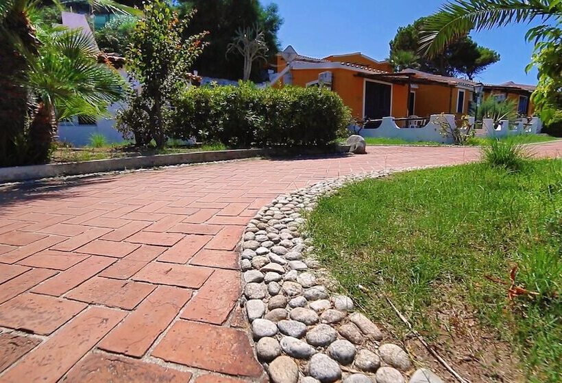 Отель Baia Paraelios Resort