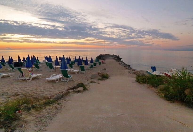 Отель Baia Paraelios Resort