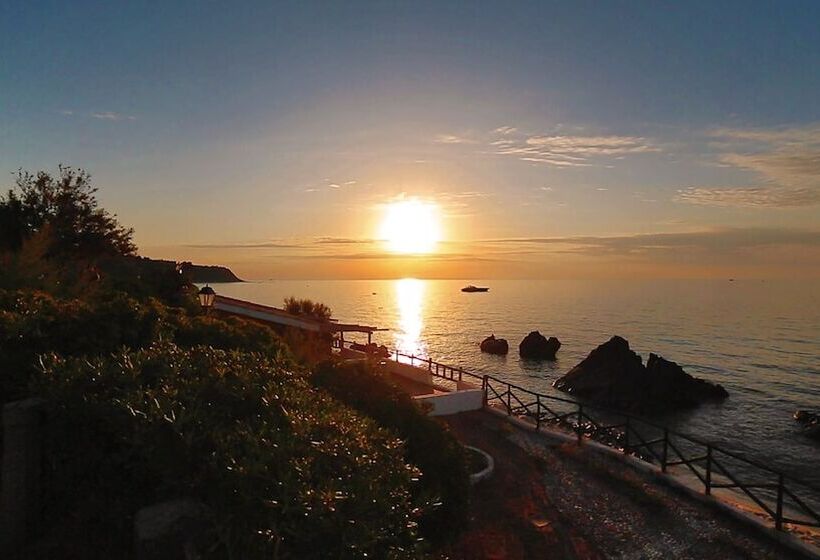 Отель Baia Paraelios Resort