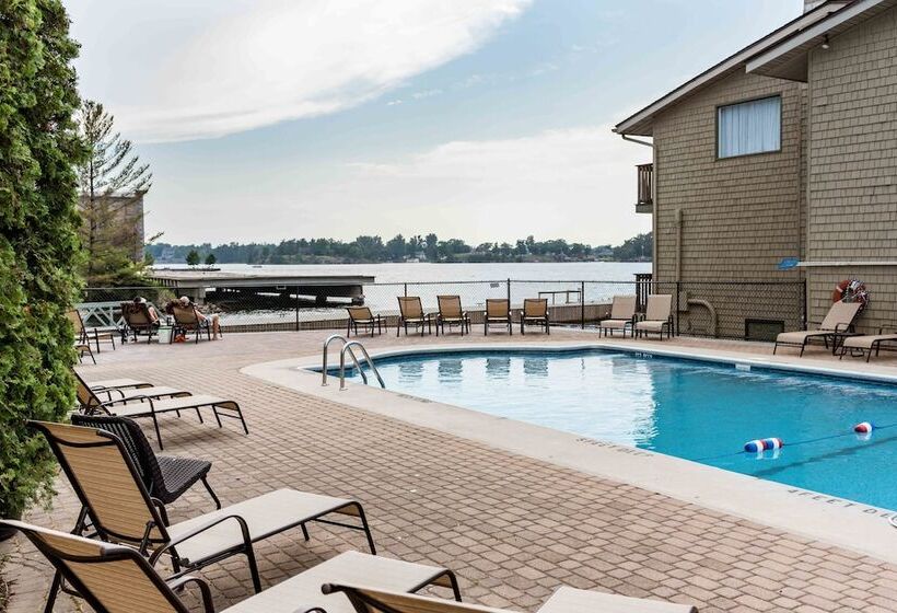 فندق Capt. Thomson S Resort