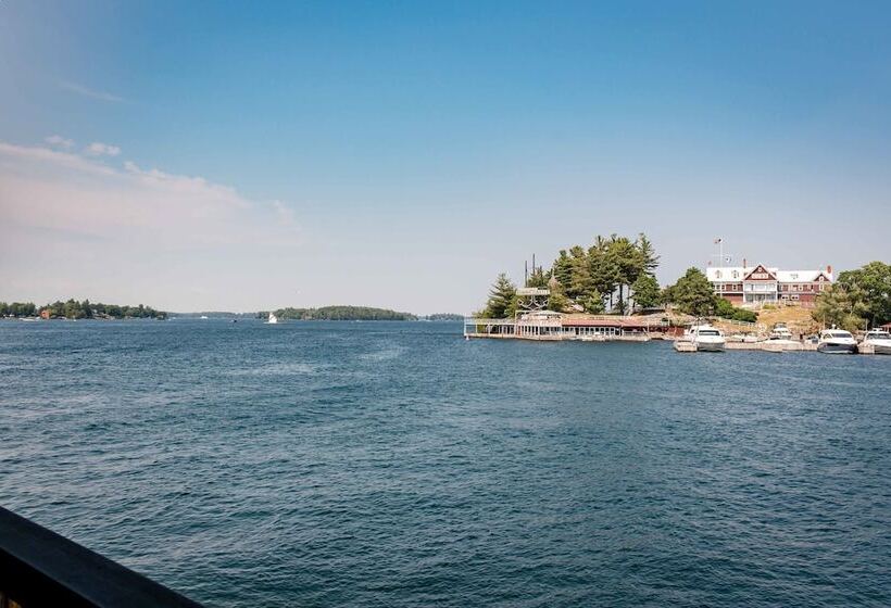 فندق Capt. Thomson S Resort