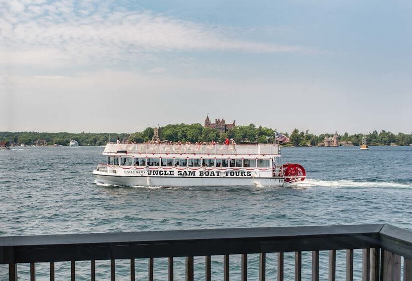 فندق Capt. Thomson S Resort