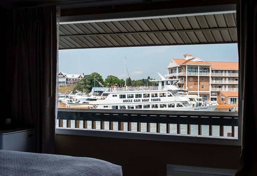 فندق Capt. Thomson S Resort