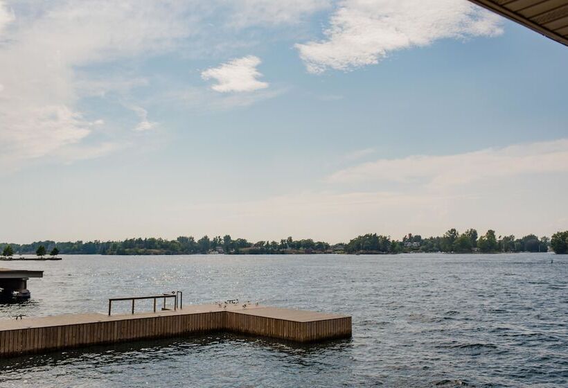 فندق Capt. Thomson S Resort