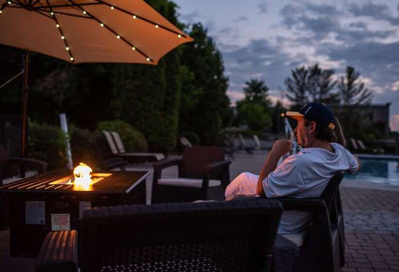 فندق Capt. Thomson S Resort