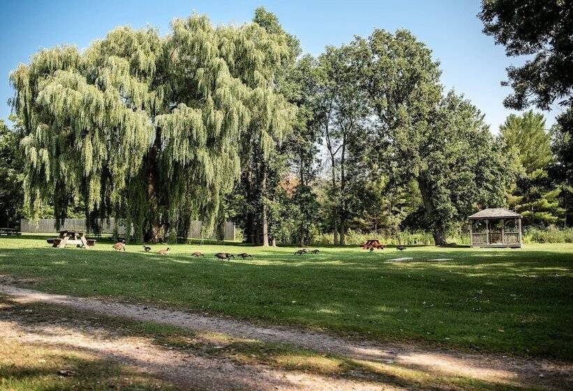 فندق Capt.'s Inn & Suites