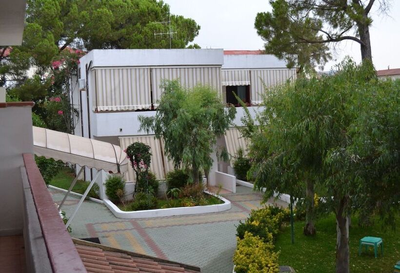 Курорт Villaggio La Fenice