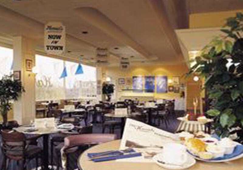 Отель Airport Inn Gatwick