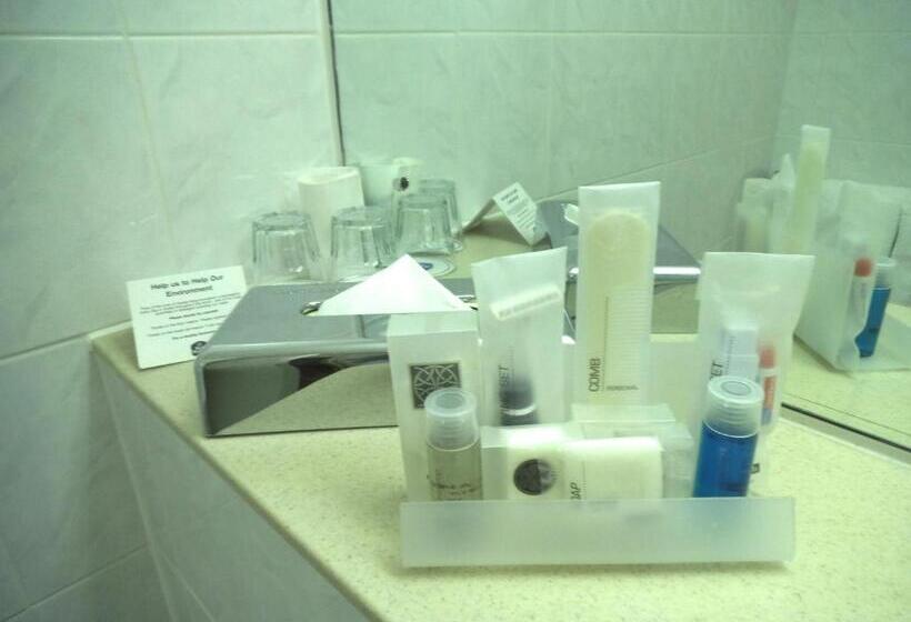 Отель Airport Inn Gatwick