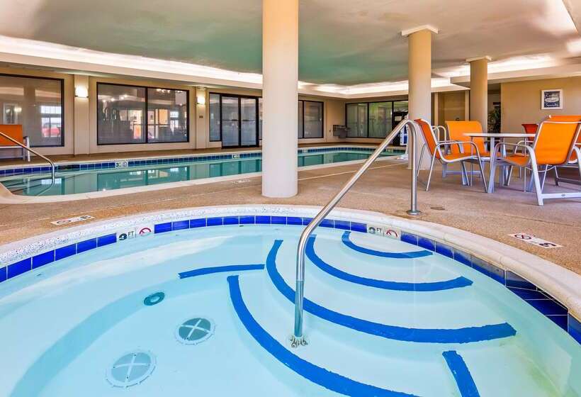 בית מלון כפרי Merrillville Inn & Suites