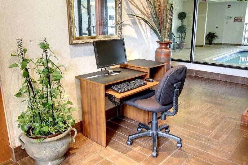 בית מלון כפרי Merrillville Inn & Suites