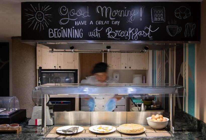 Отель Catalonia Eixample 1864