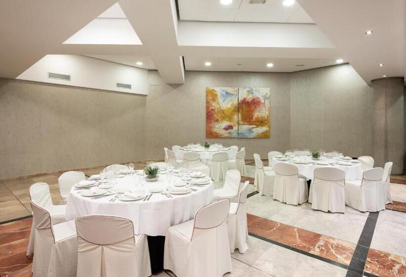 Отель Catalonia Eixample 1864