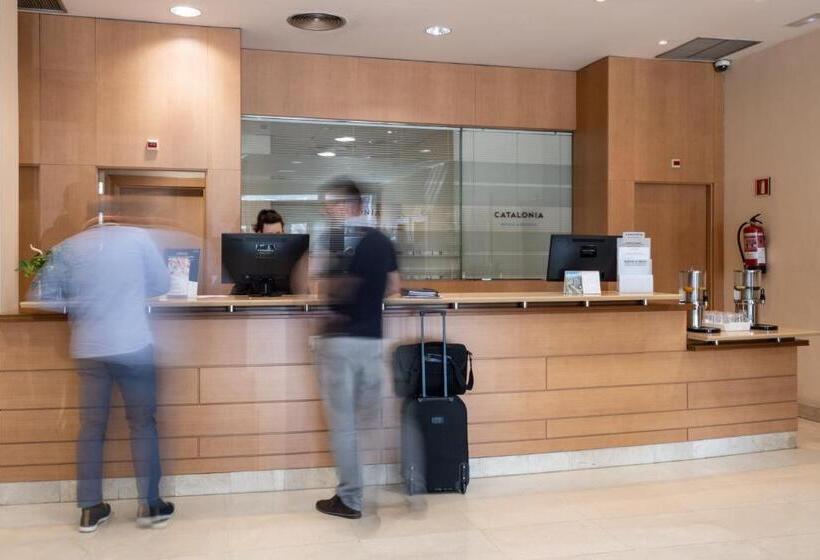 Отель Catalonia La Maquinista