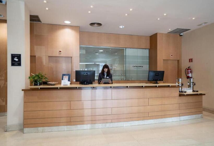 Отель Catalonia La Maquinista