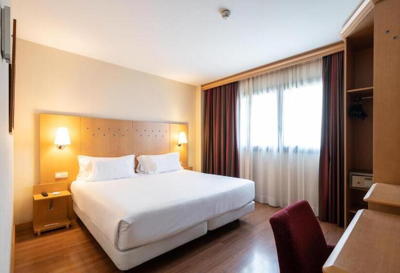 Отель Catalonia La Maquinista