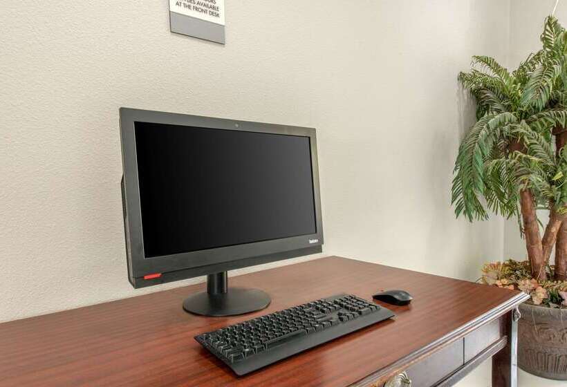 ホテル Clarion Inn & Suites Kissimmeelake Buena Vista South