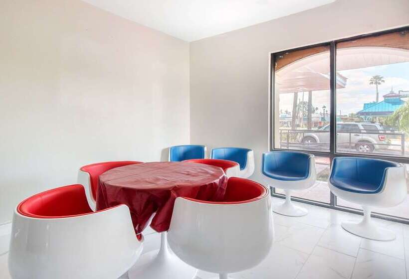 ホテル Clarion Inn & Suites Kissimmeelake Buena Vista South