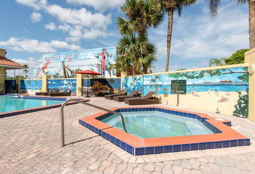 ホテル Clarion Inn & Suites Kissimmeelake Buena Vista South