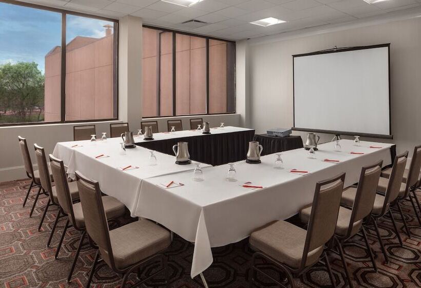 فندق Crowne Plaza Dallas Love Field   Med Area, An Ihg