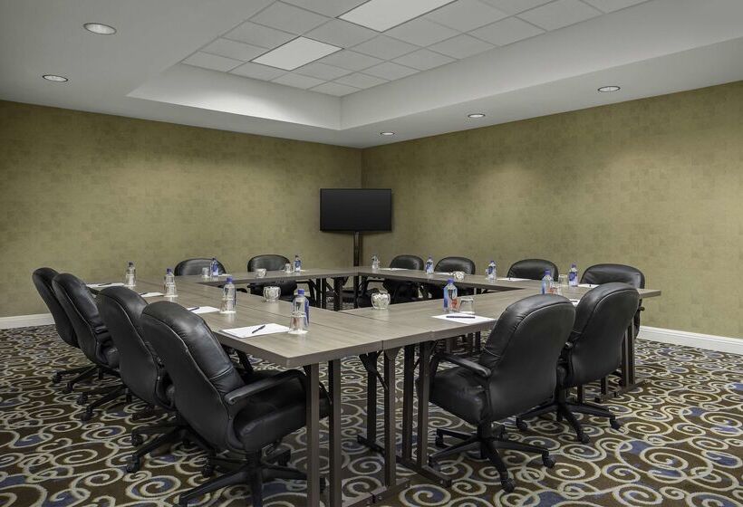 هتل Doubletree By Hilton Chicago O Hare Airport  Rosemont